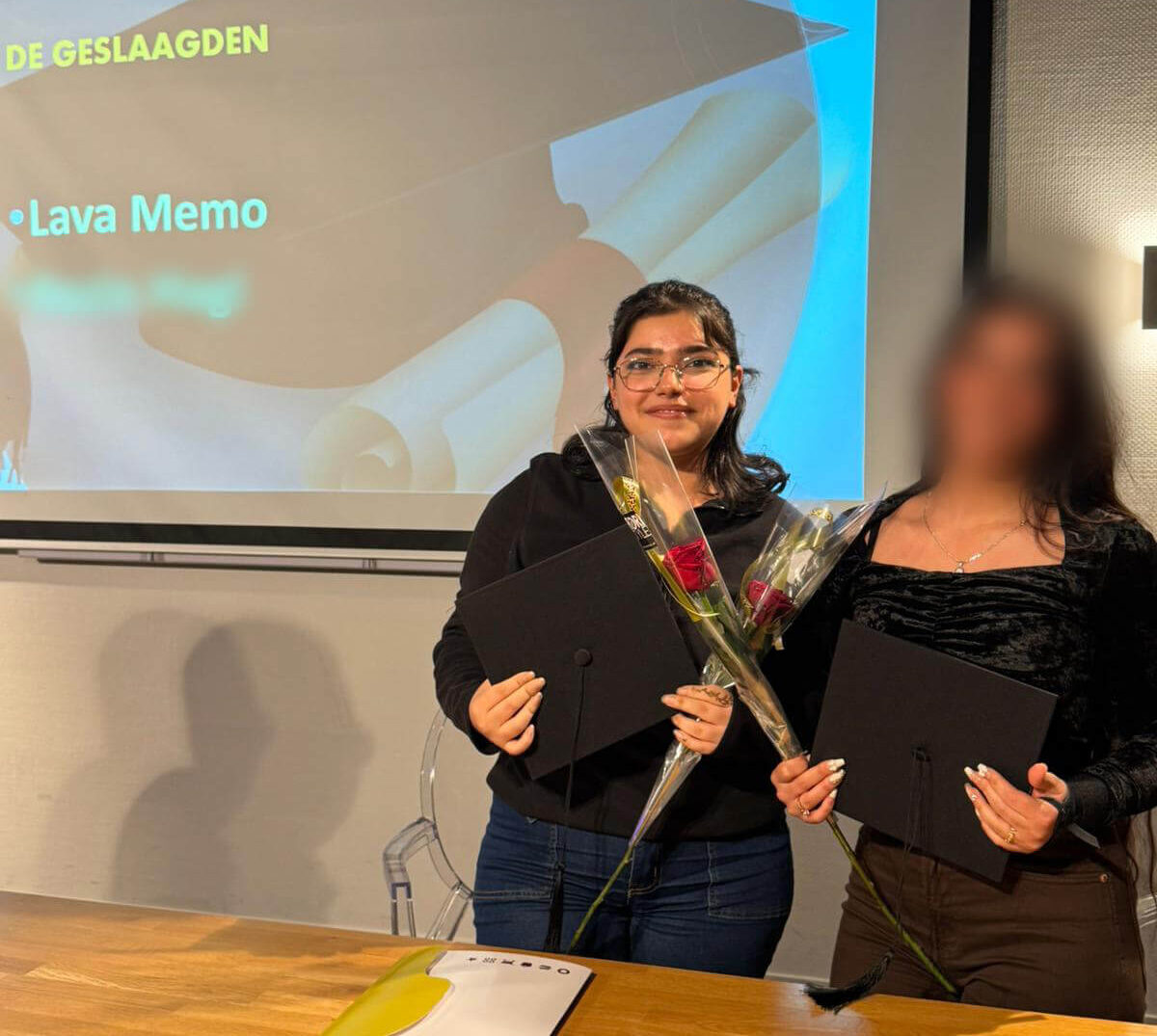 Onderste naam en rechter meisje blurren
